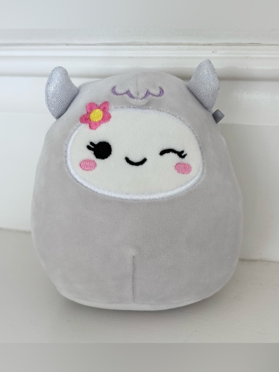 Squishmallows Other - Squishmallows Riah the Yeti 5” Plush